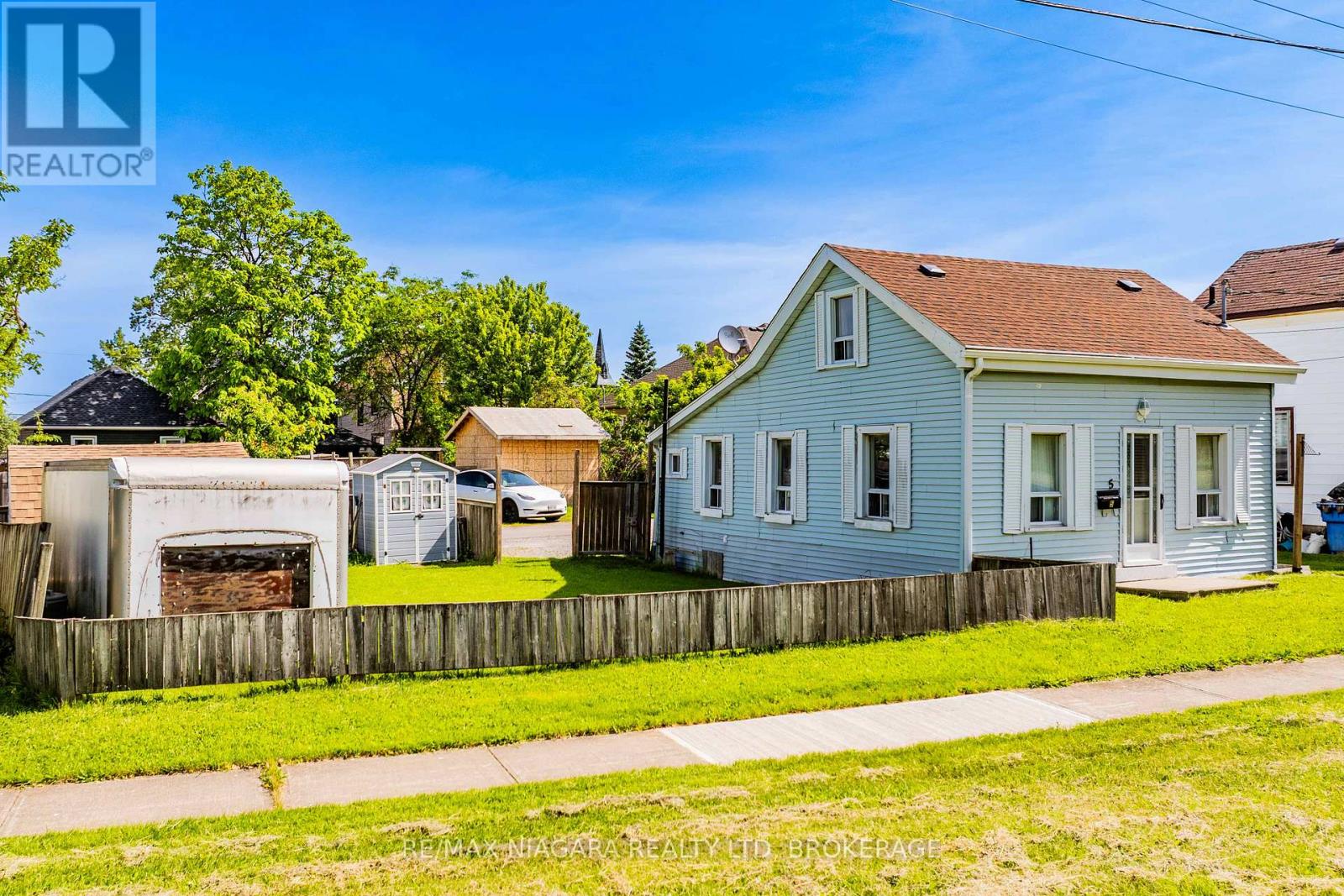 5 BIRCH LANE - 2