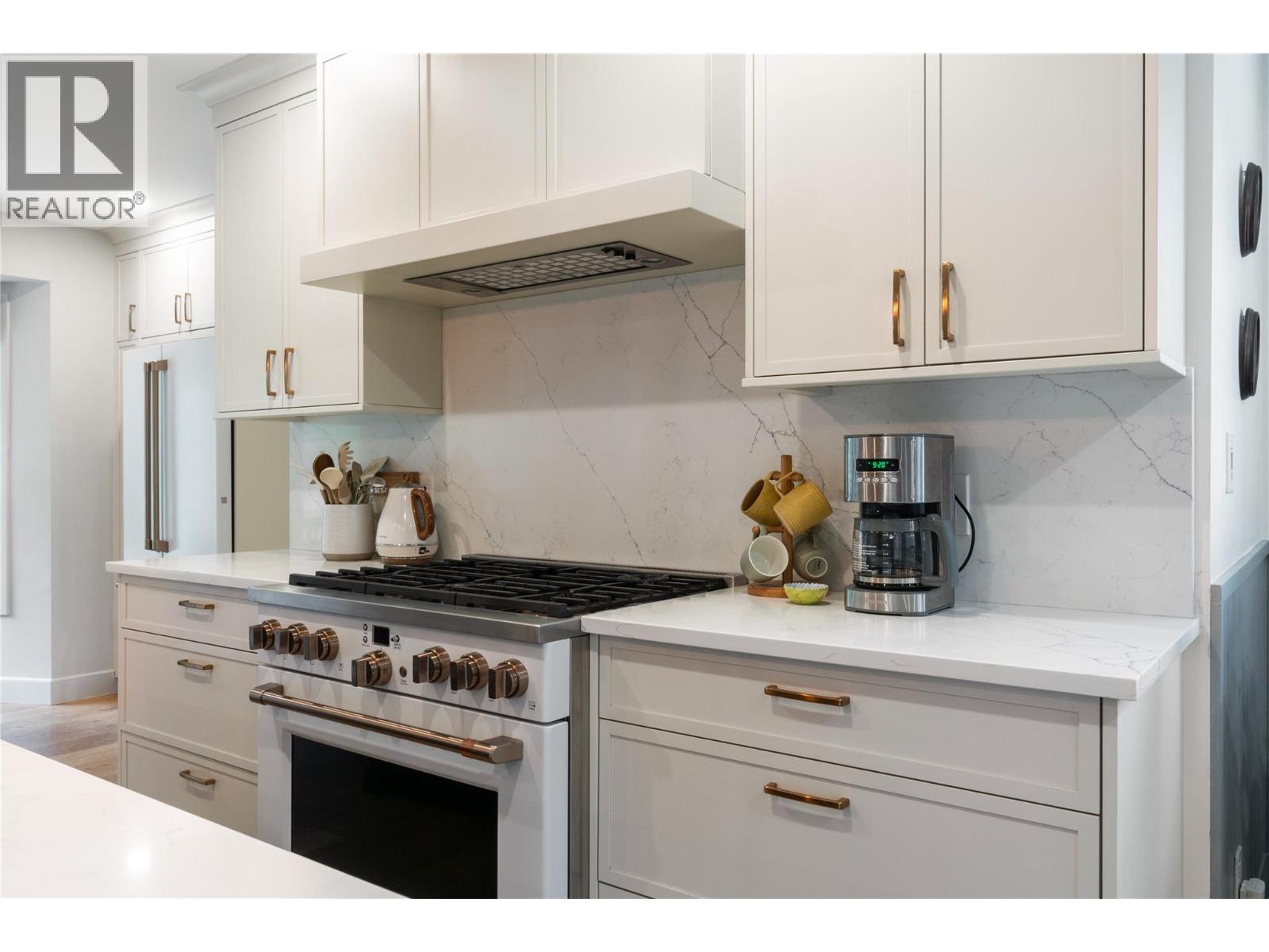 5851 20 Avenue NE - 7