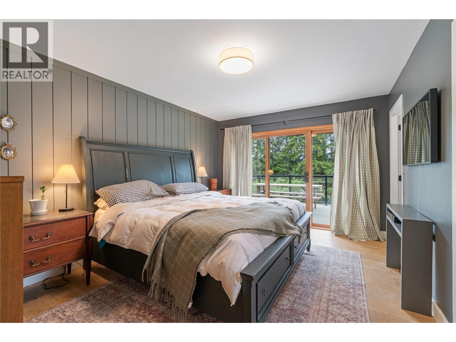5851 20 Avenue NE - 24