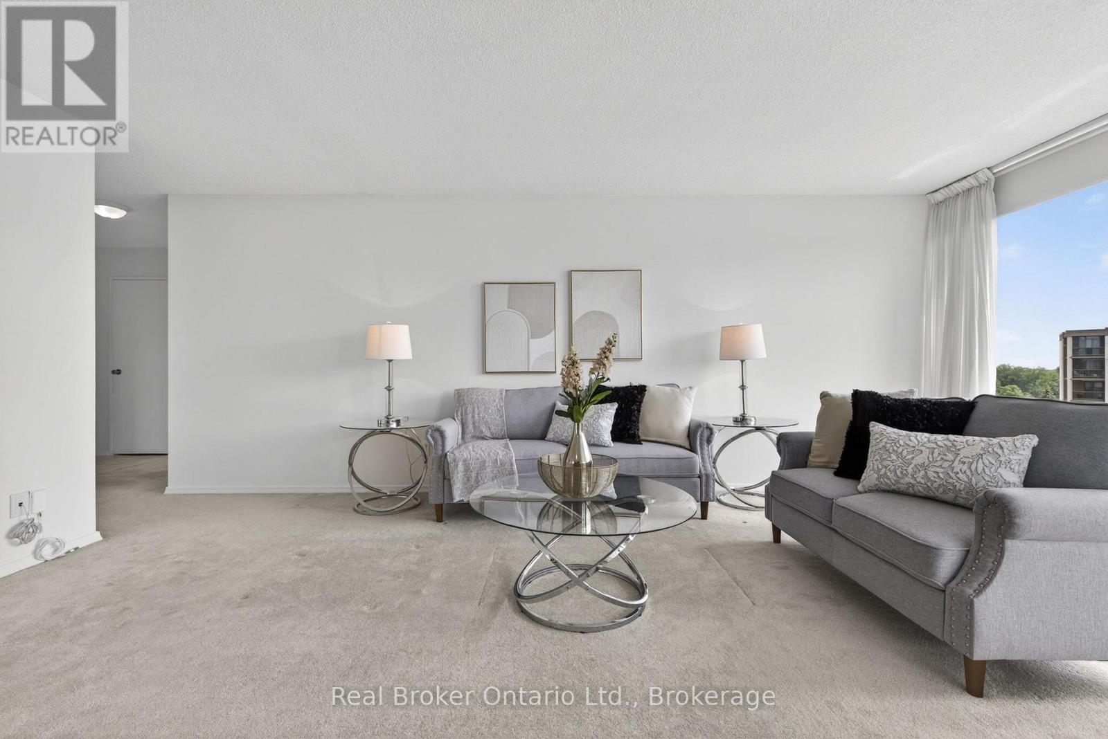 #811 23 WOODLAWN ROAD E - 10
