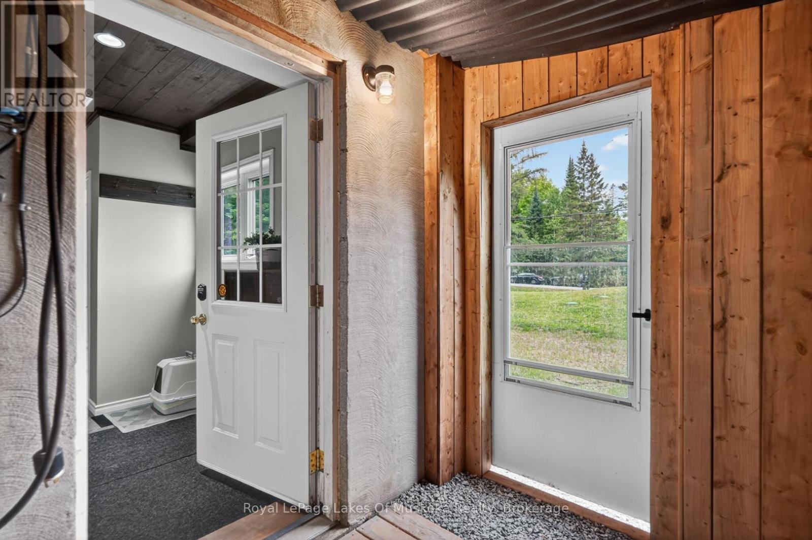 1957 LONE PINE DRIVE S - 17