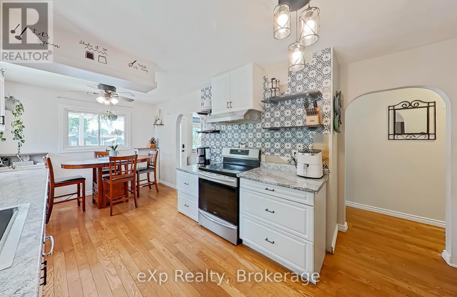 64 RAGLAN STREET W - 12