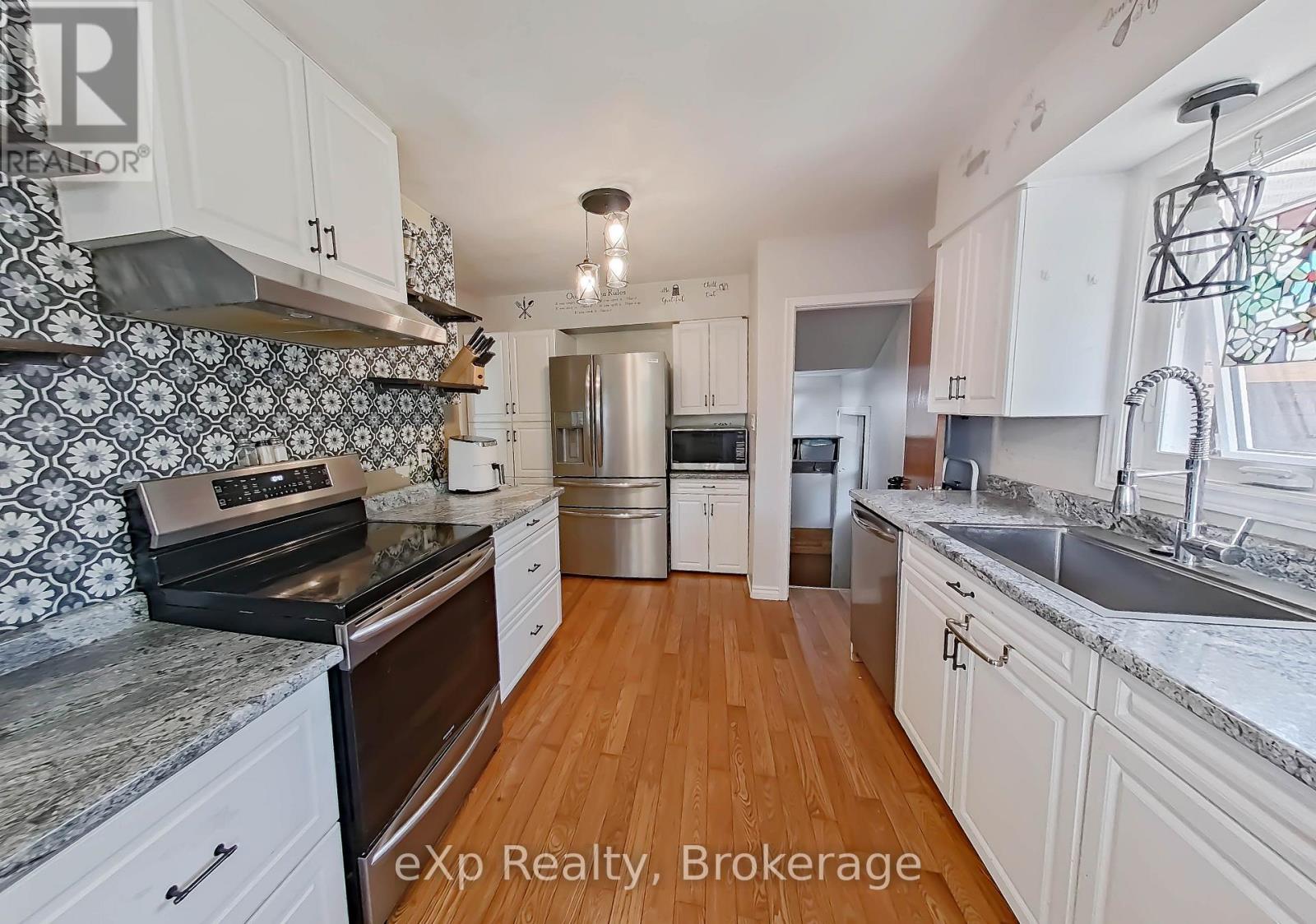 64 RAGLAN STREET W - 14