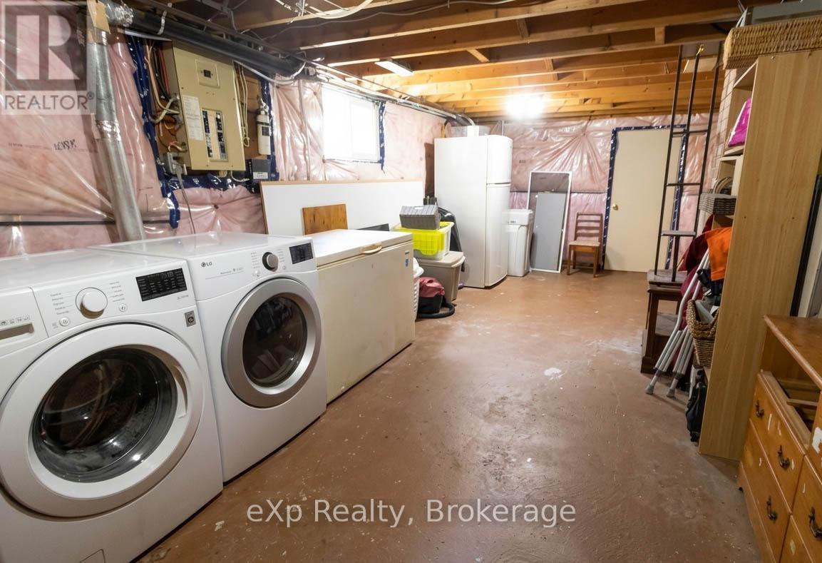 64 RAGLAN STREET W - 23