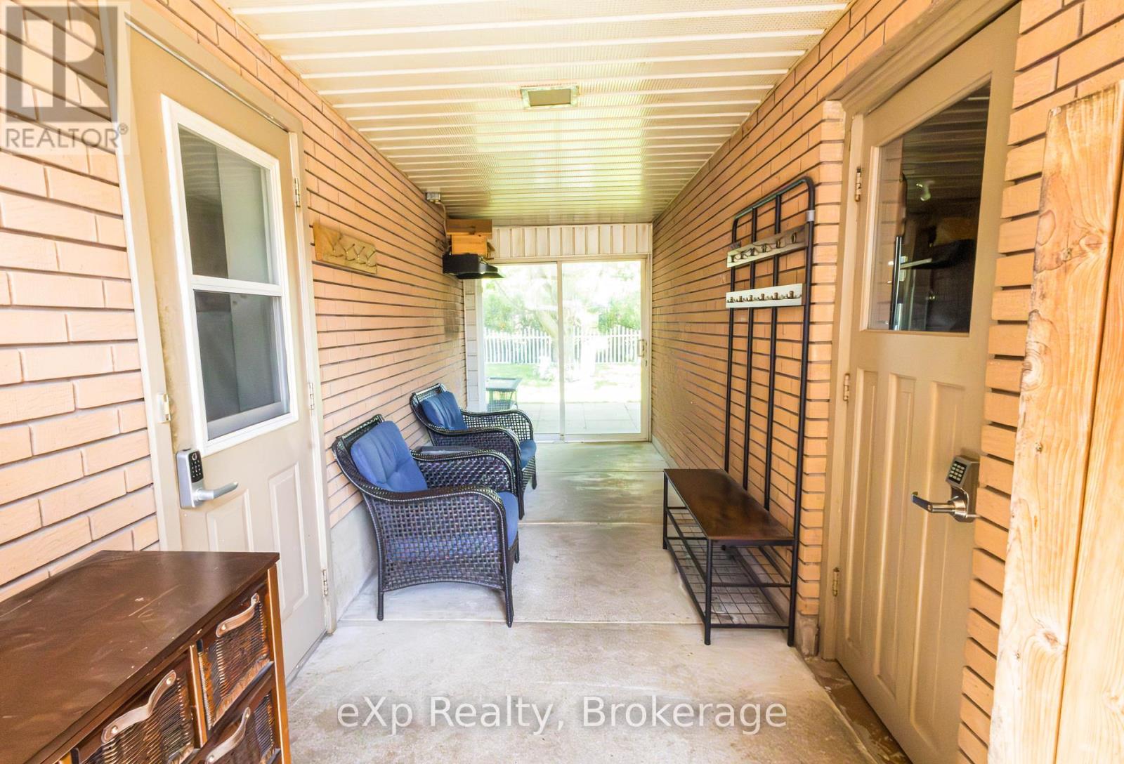 64 RAGLAN STREET W - 24
