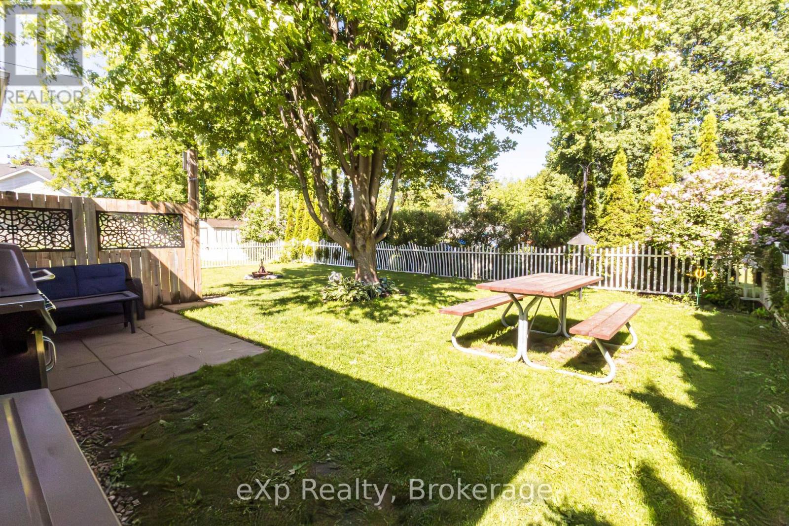 64 RAGLAN STREET W - 25