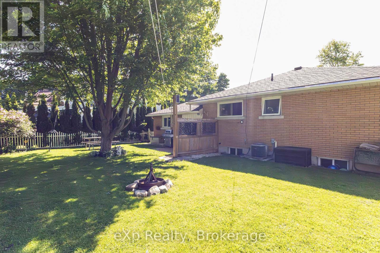 64 RAGLAN STREET W - 28