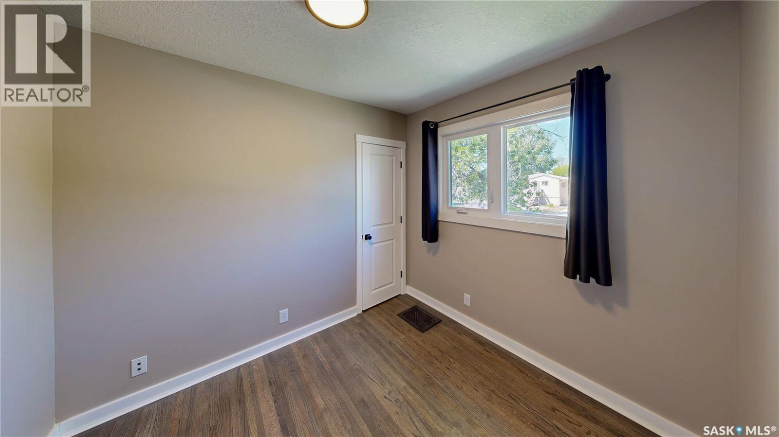 909 Arthur STREET — photo 14