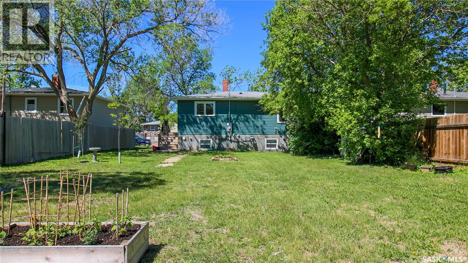 909 Arthur STREET — photo 28