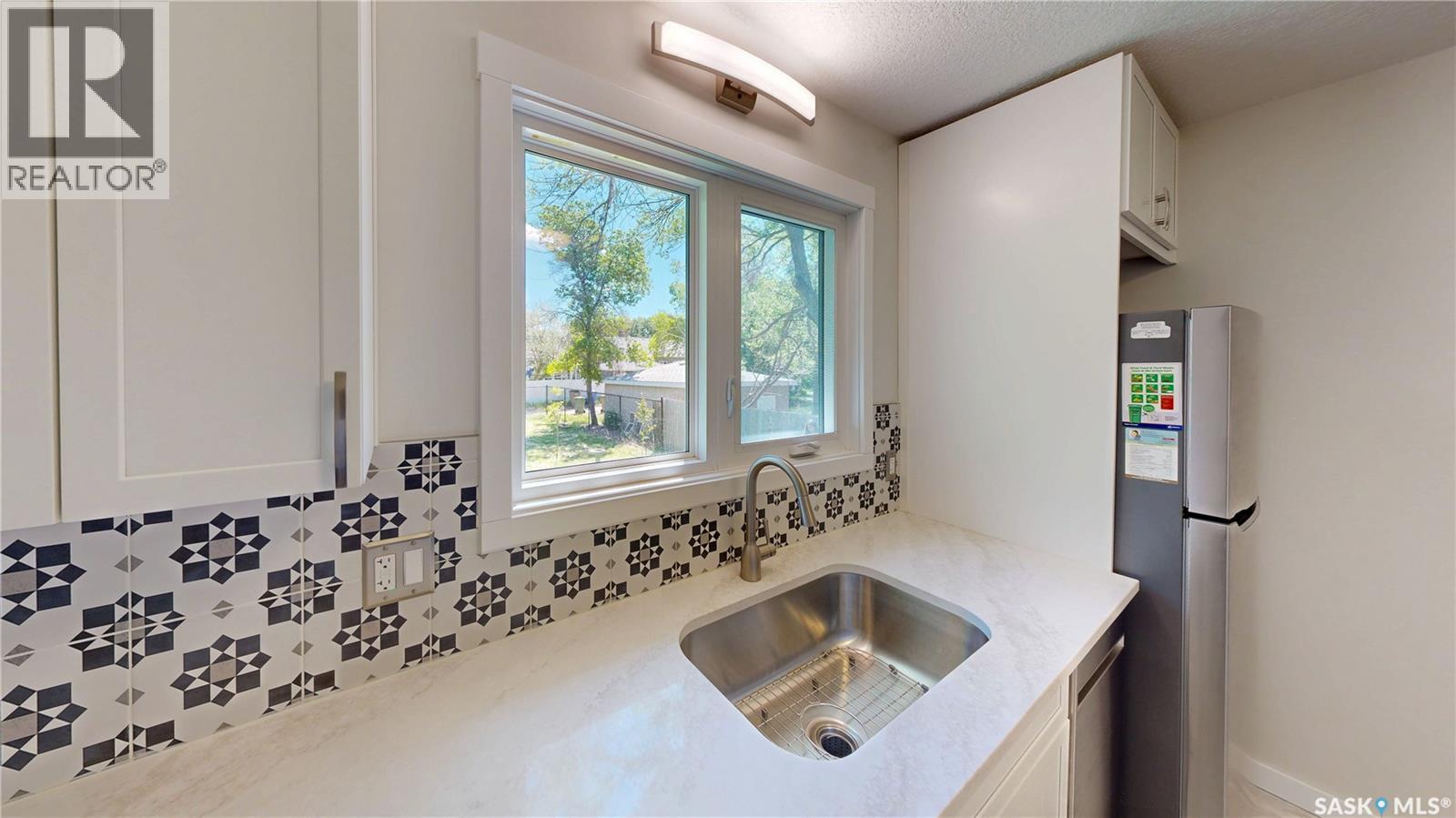 909 Arthur STREET — photo 6