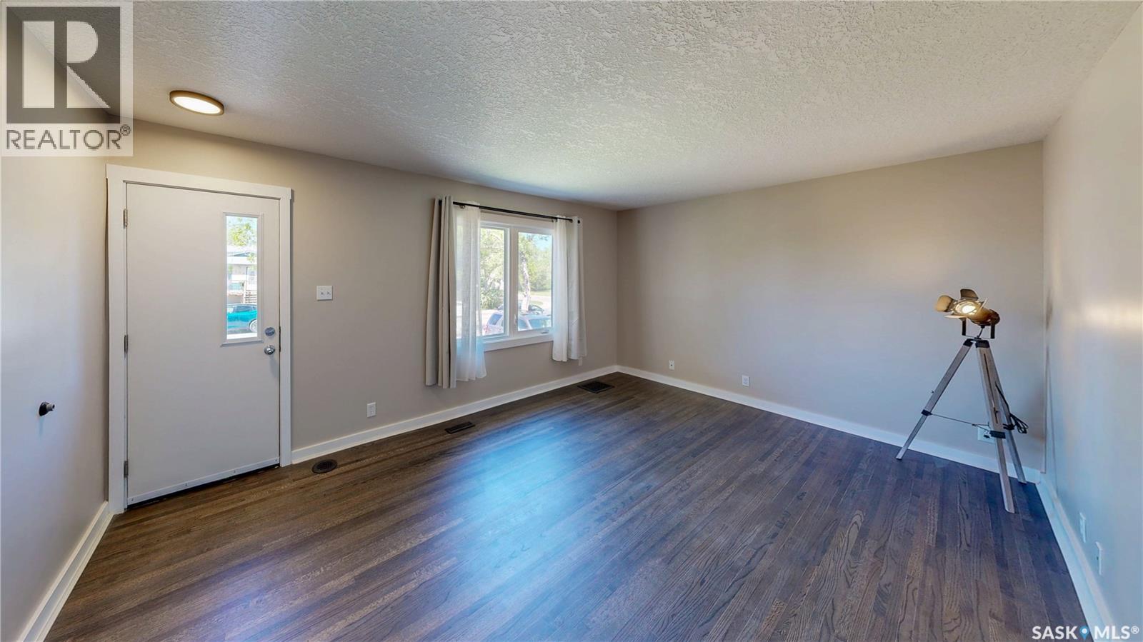909 Arthur STREET — photo 8