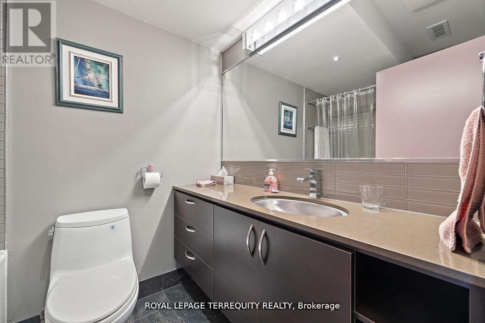 317 KEEWATIN AVENUE - 21