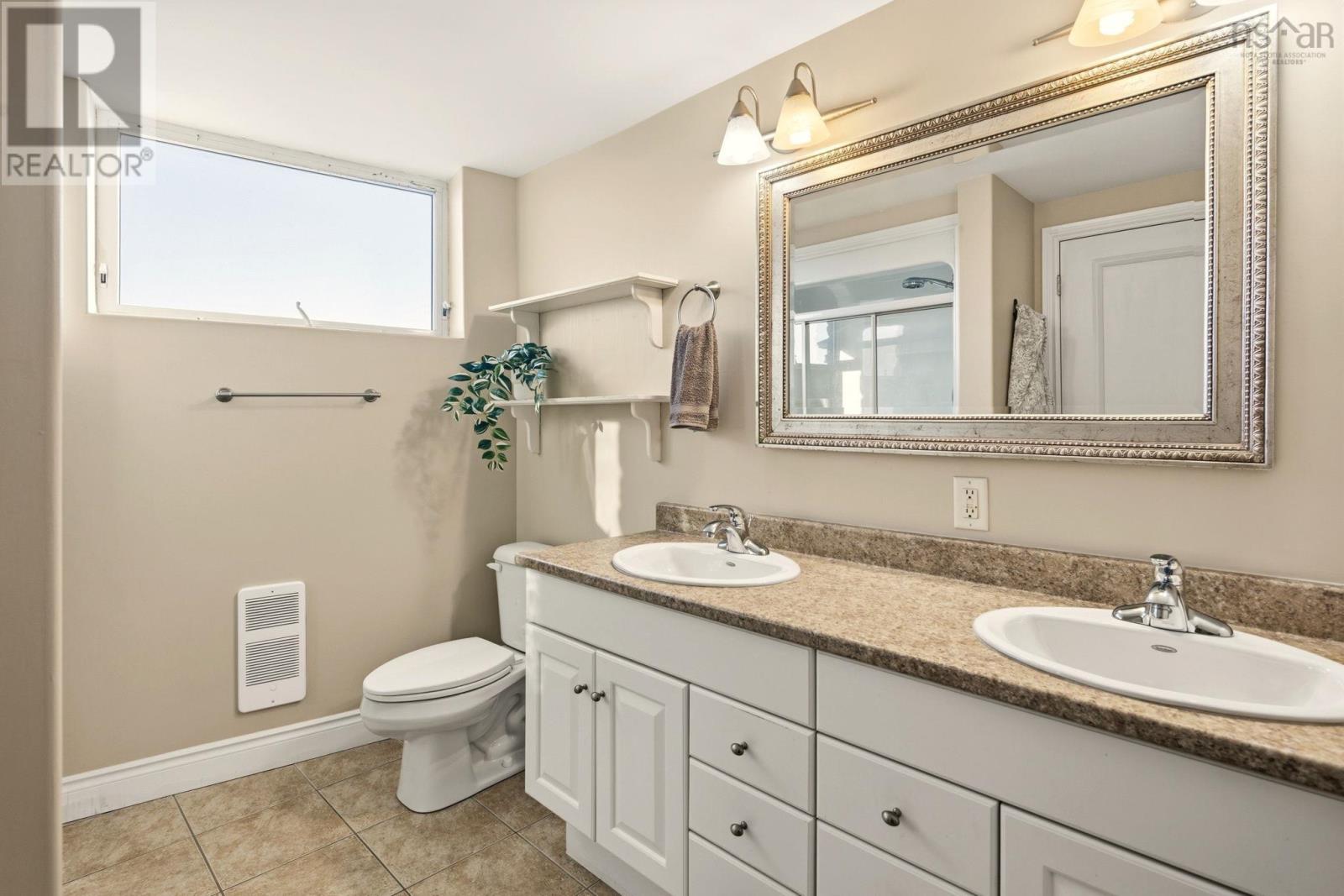 #304 647 Bedford Highway - 16