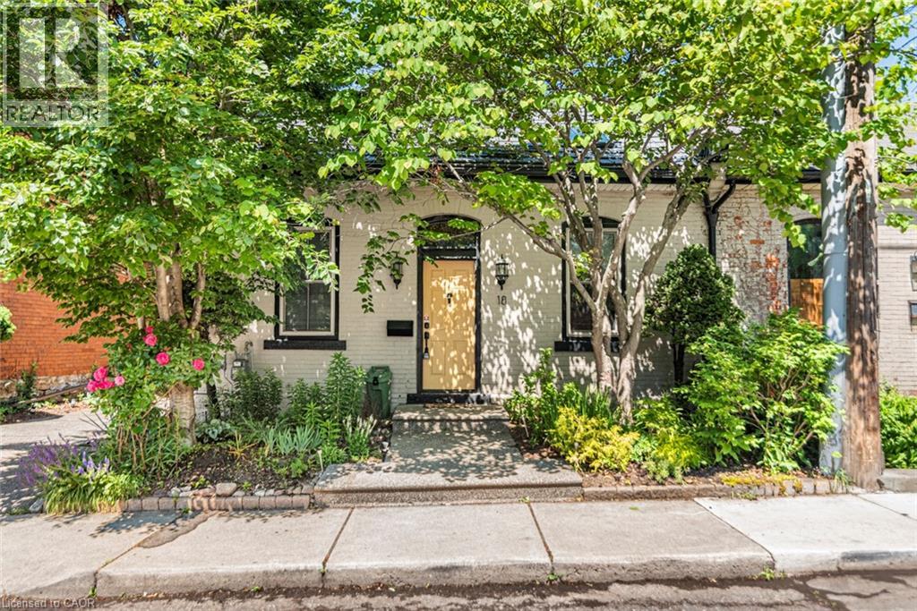 18 PEARL Street S - 1