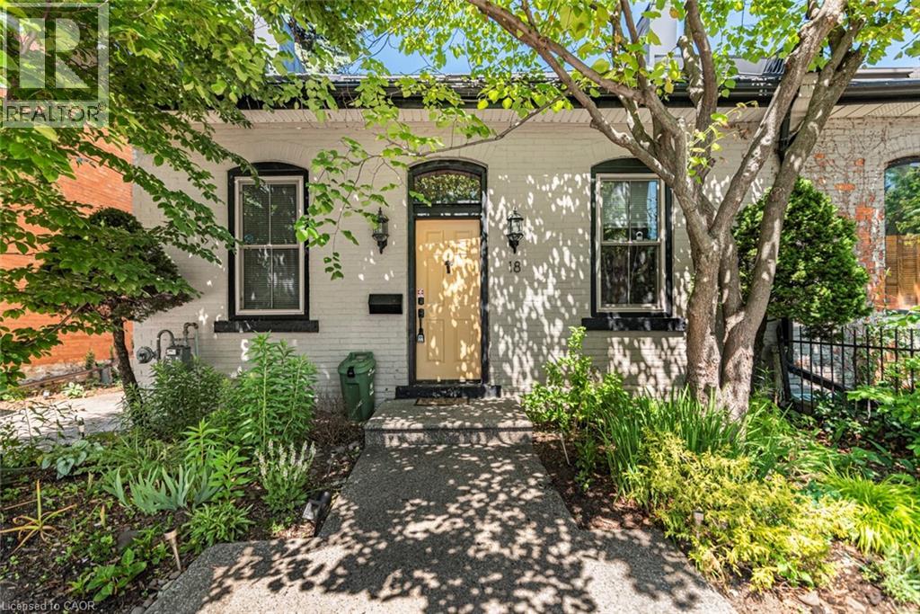 18 PEARL Street S - 2