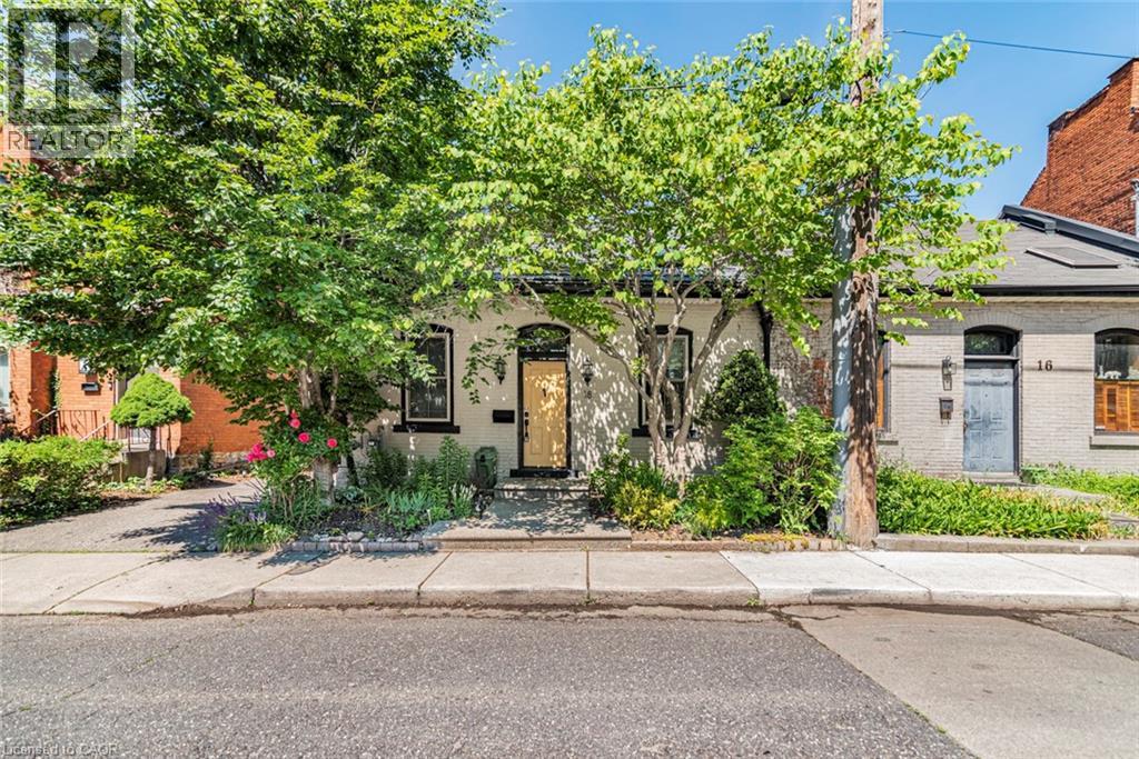 18 PEARL Street S - 32