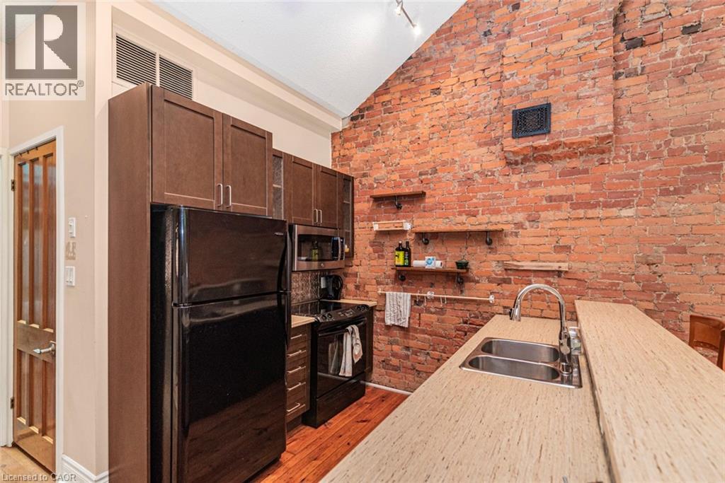 18 PEARL Street S - 9