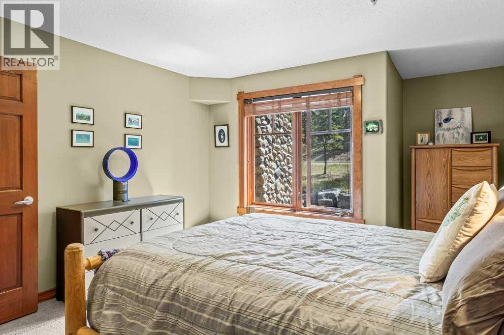 215, 150 crossbow Place — photo 27