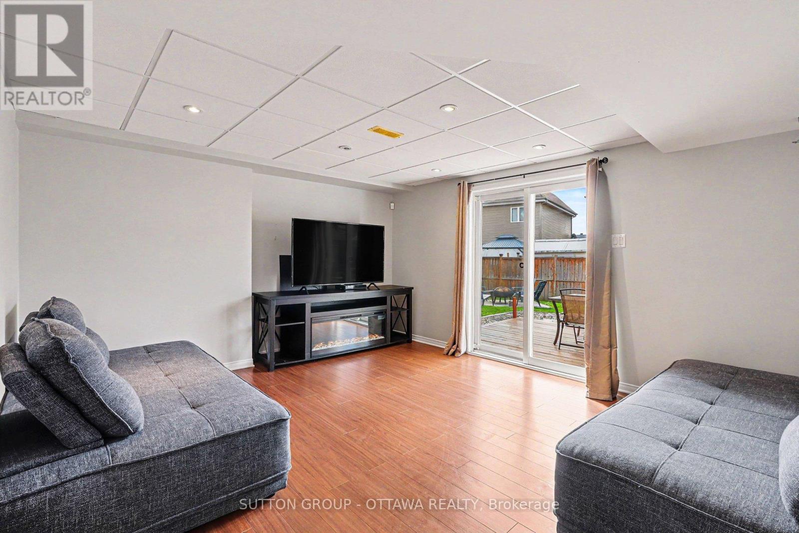 405 CRYSTAL COURT - 14