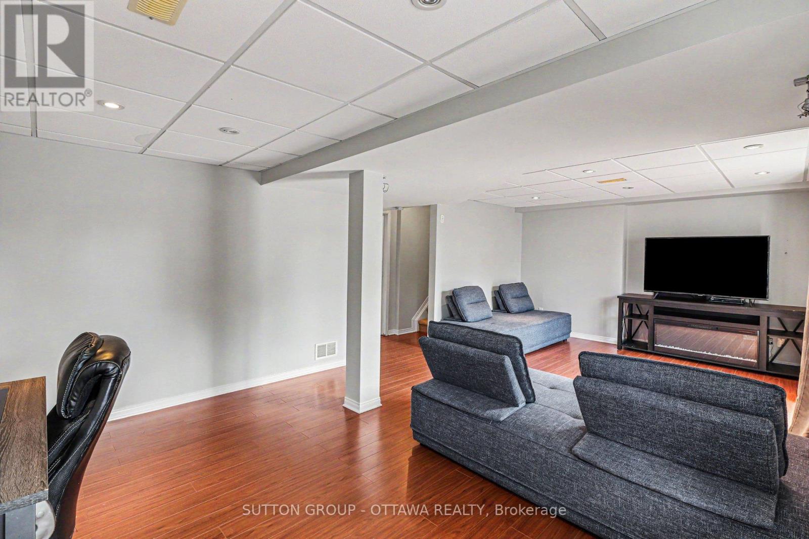 405 CRYSTAL COURT - 15