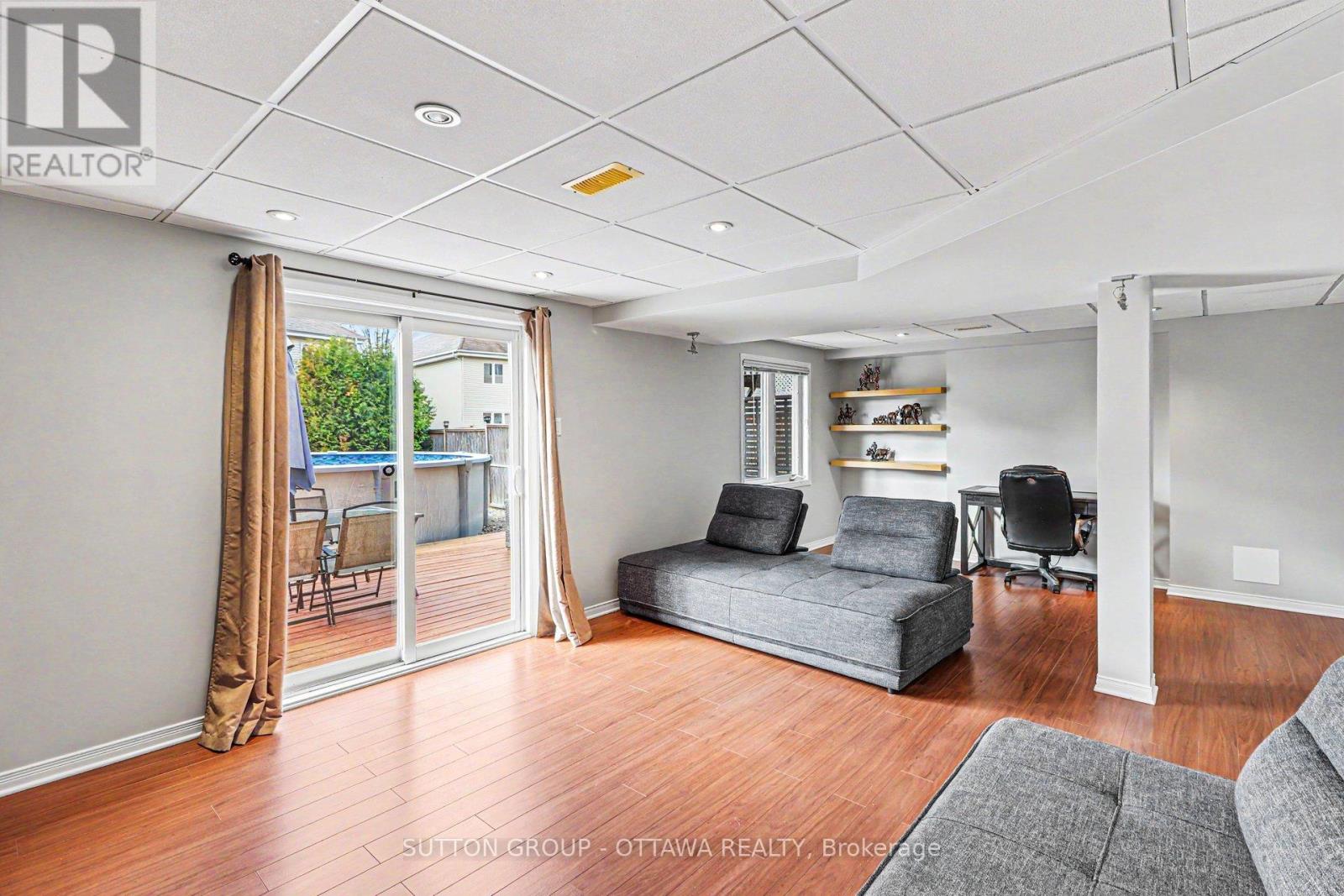 405 CRYSTAL COURT - 16