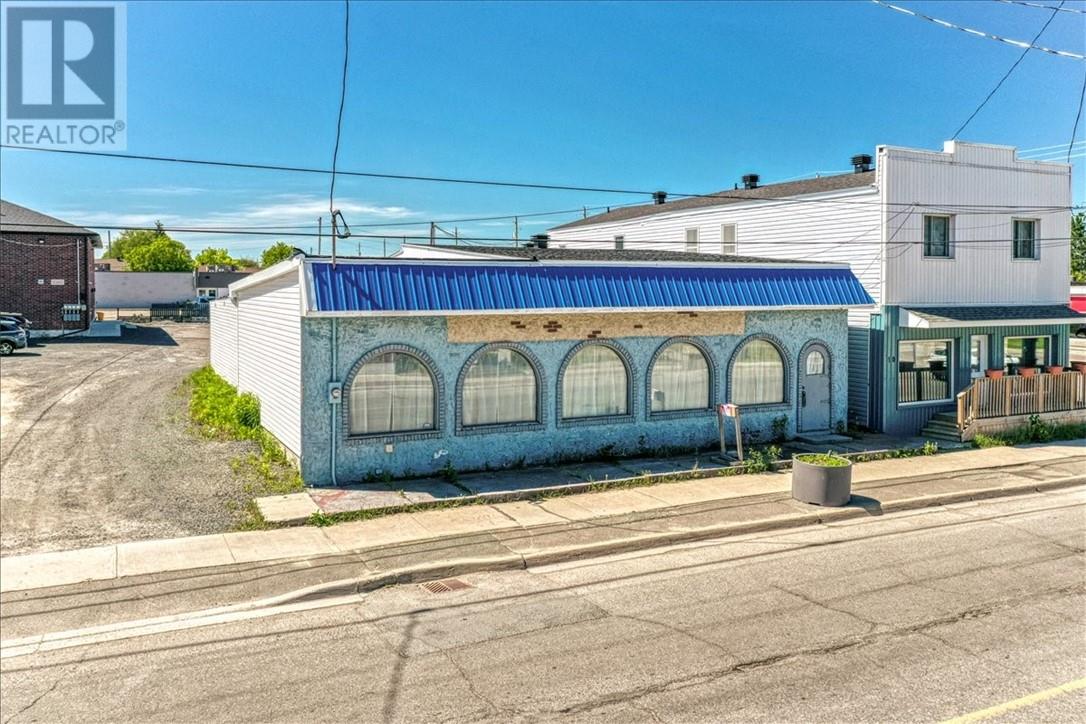 12 Main Street E