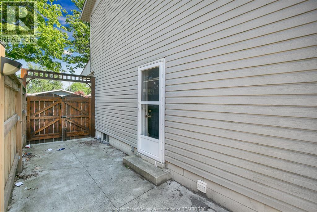 3964 WHITNEY AVENUE - 34
