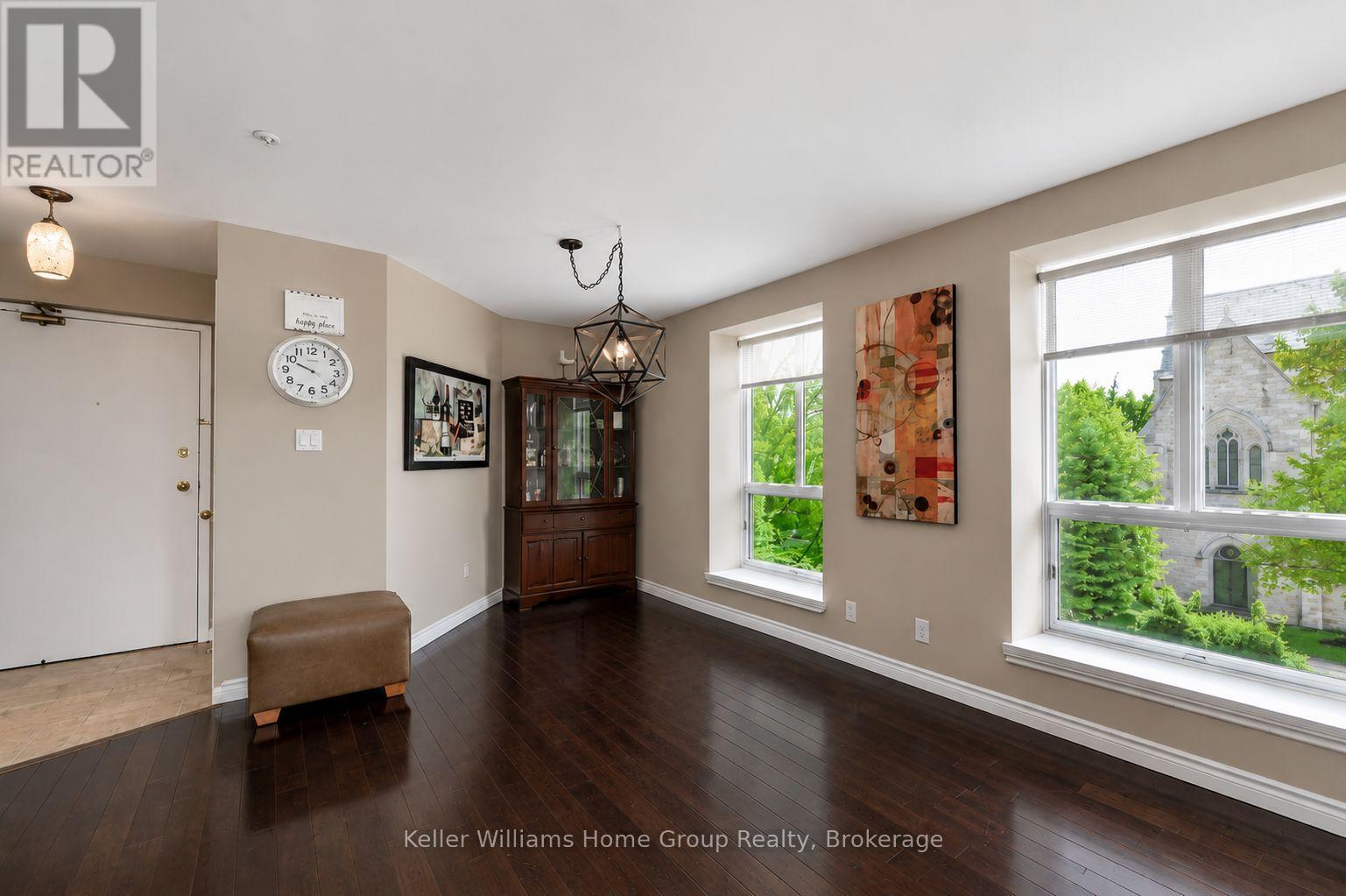 #408 57 SUFFOLK STREET W - 13