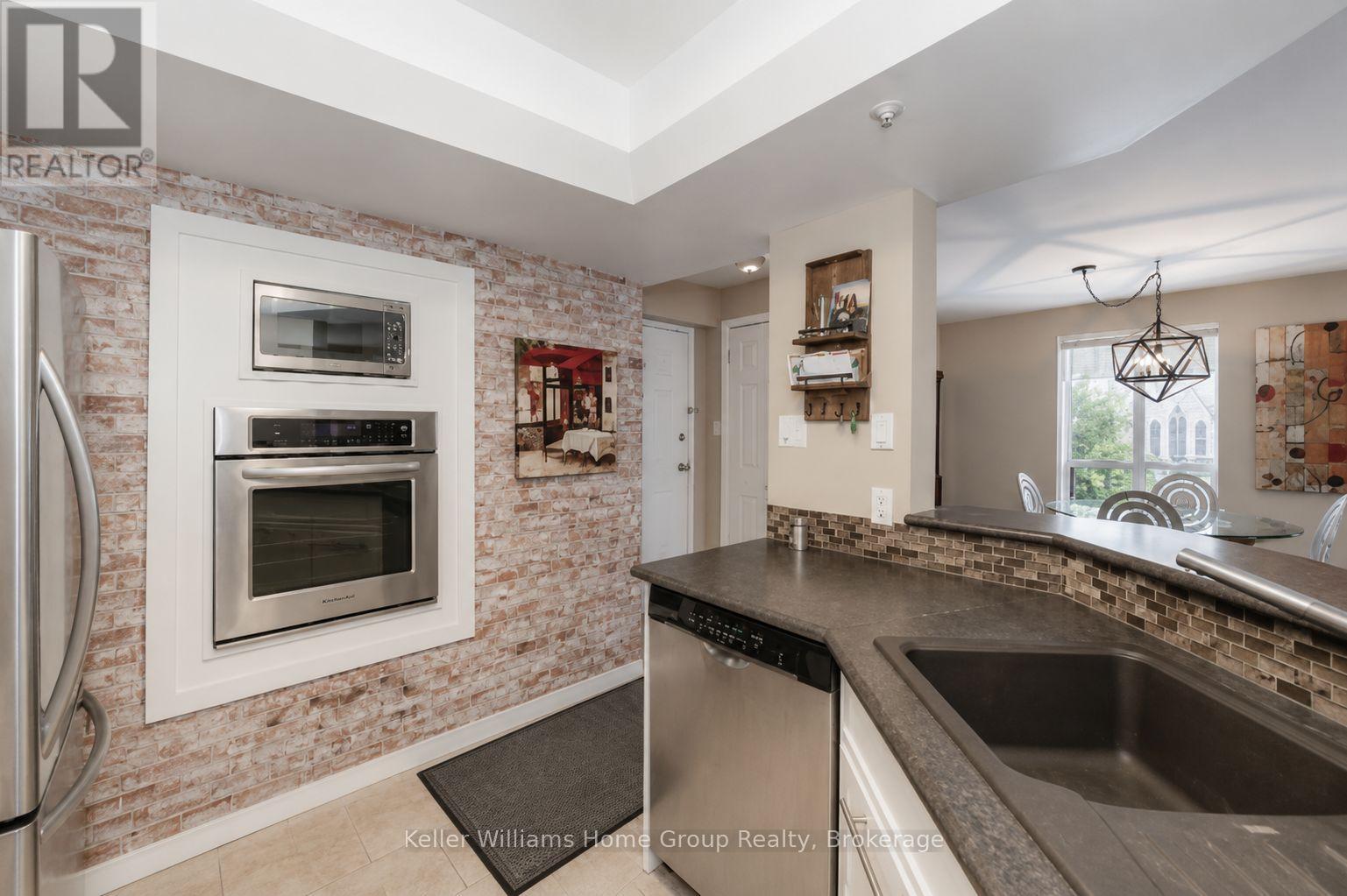 #408 57 SUFFOLK STREET W - 7