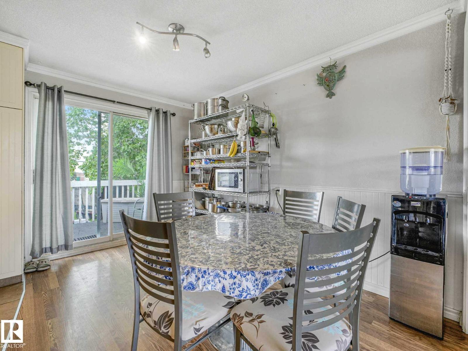 4902 52 AV — photo 11