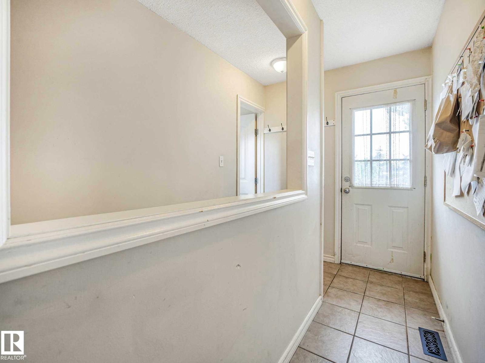 4902 52 AV — photo 20