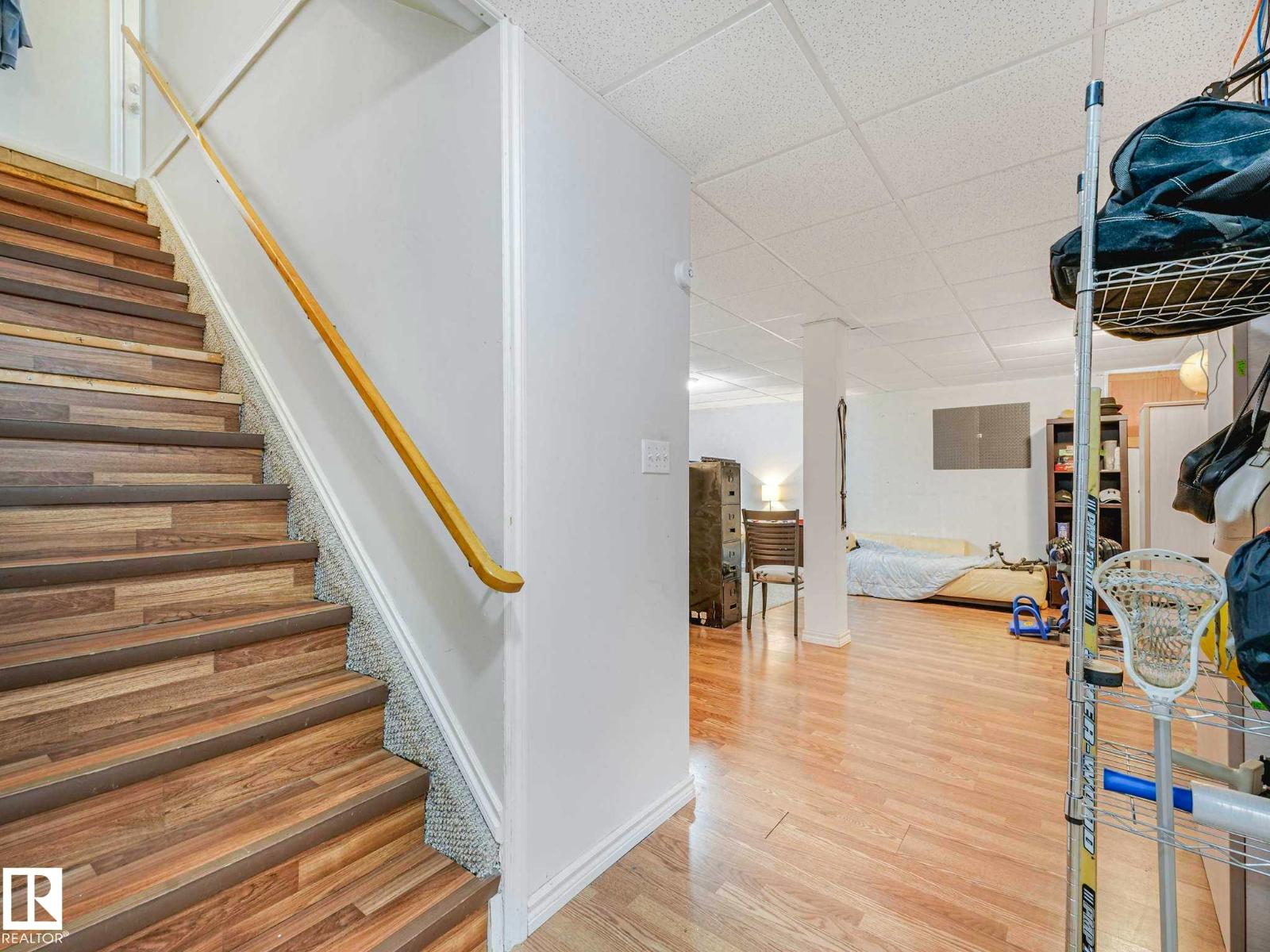 4902 52 AV — photo 32