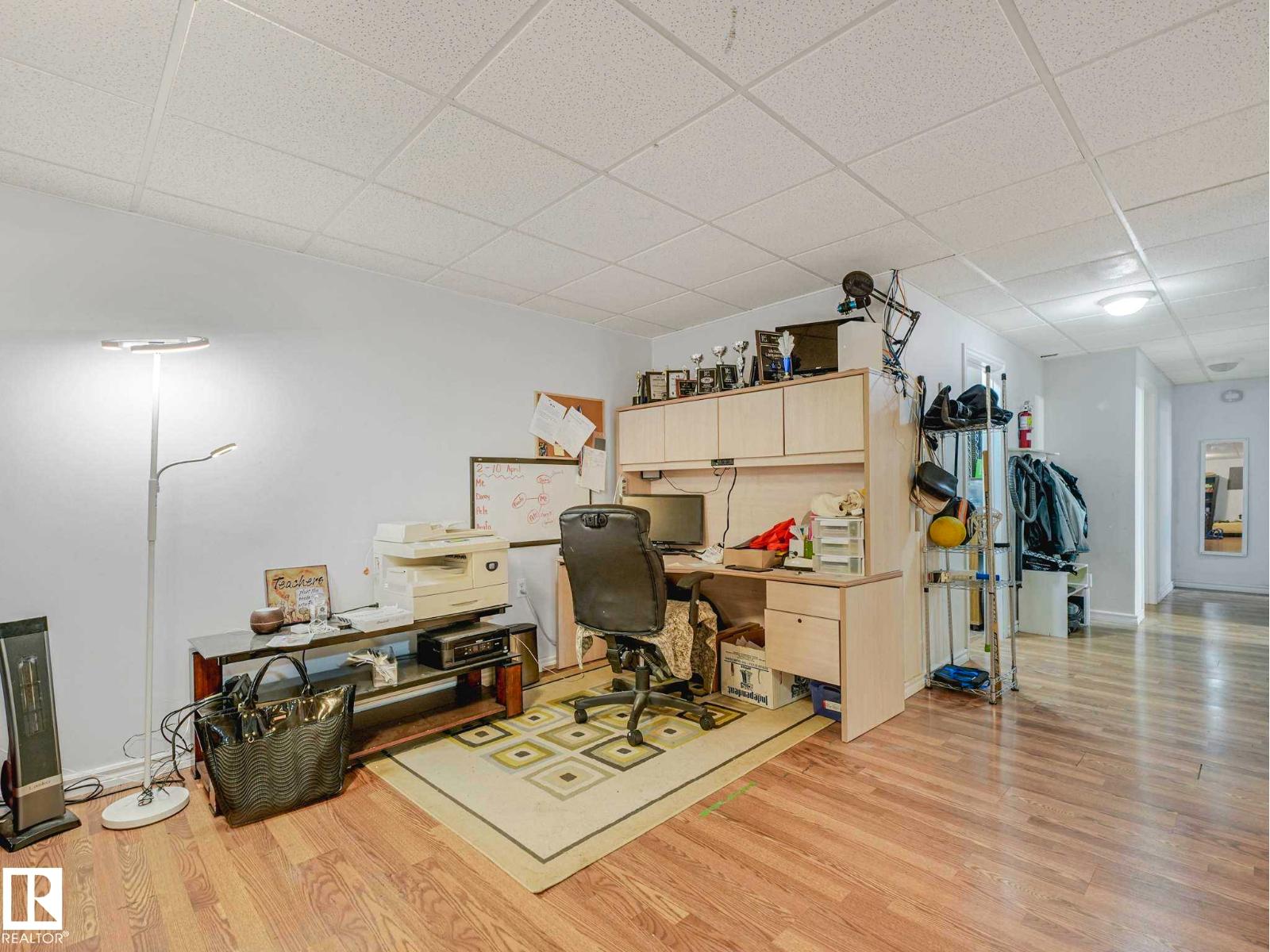4902 52 AV — photo 36