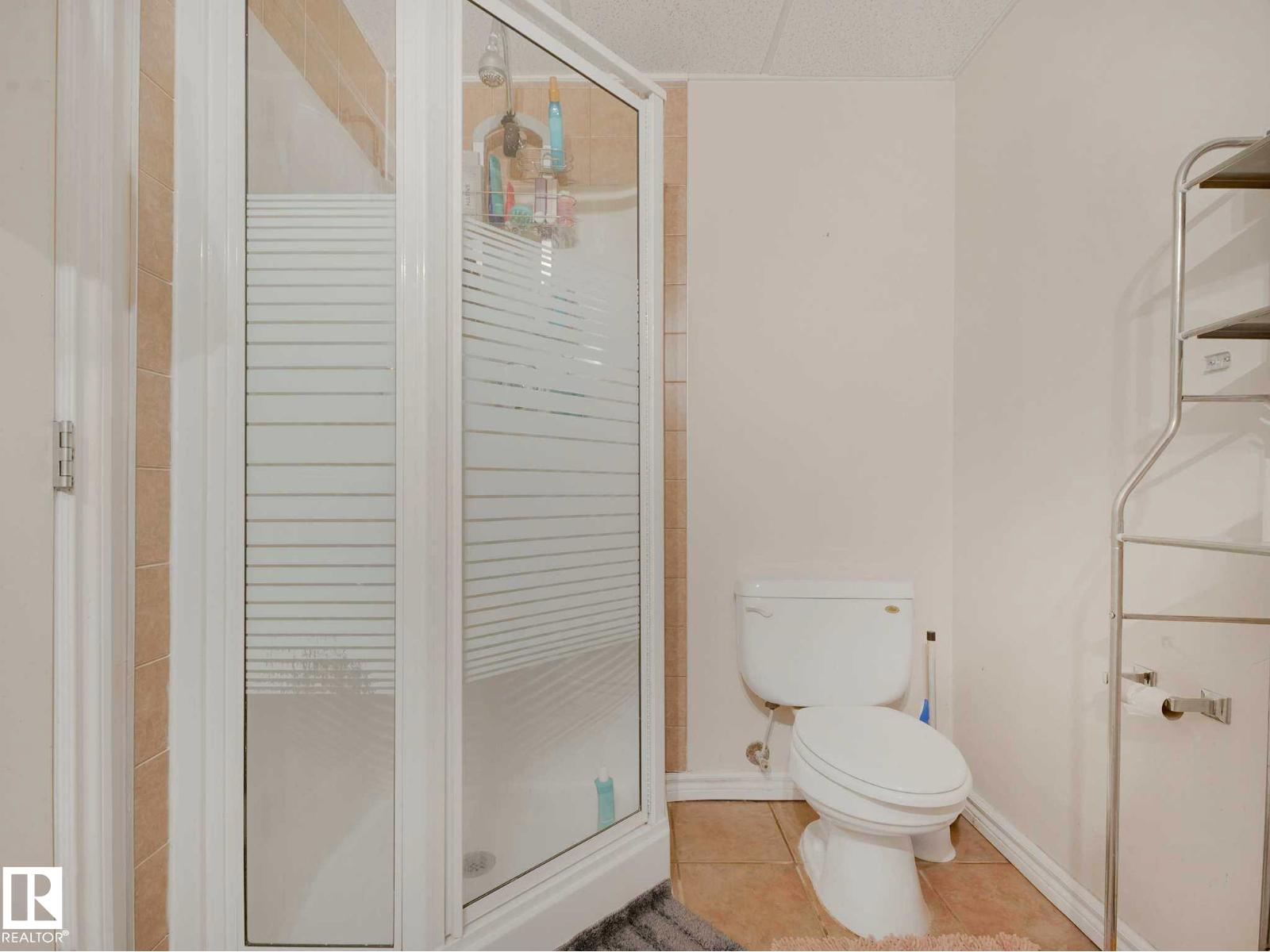 4902 52 AV — photo 40