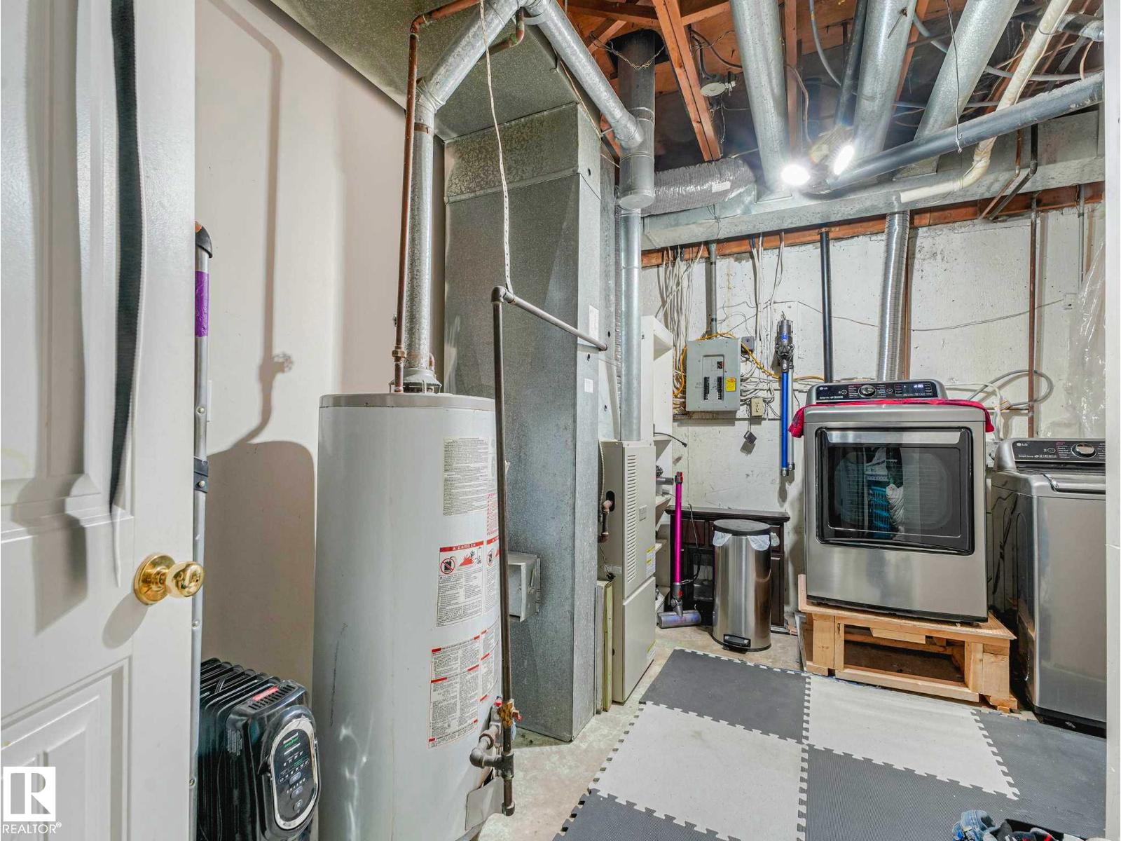 4902 52 AV — photo 45