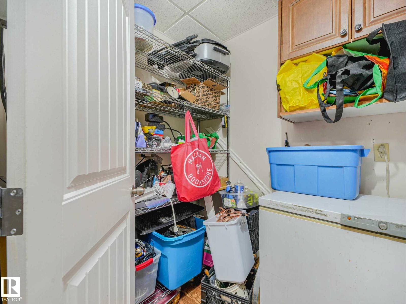4902 52 AV — photo 49