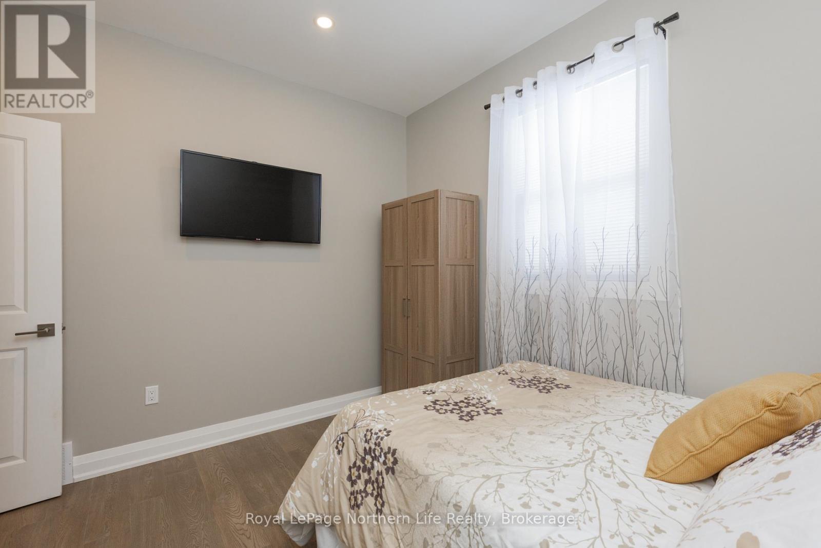 106 RIVERSIDE DRIVE - 20