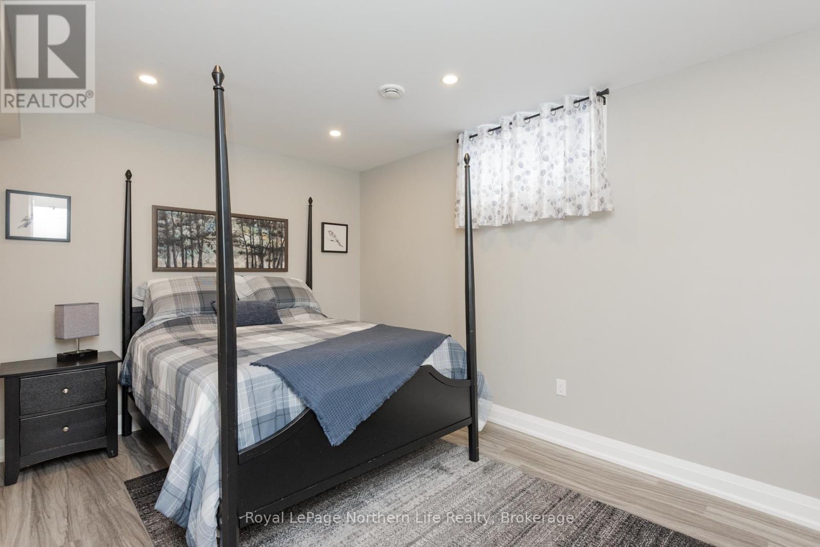 106 RIVERSIDE DRIVE - 35
