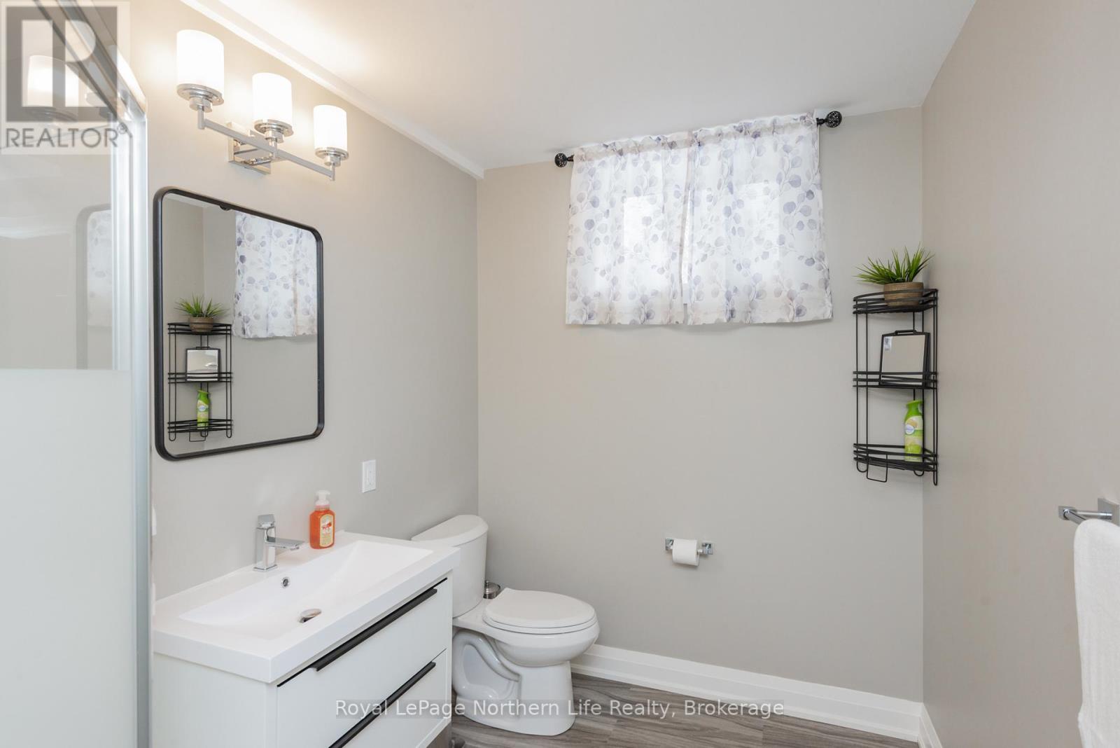 106 RIVERSIDE DRIVE - 37