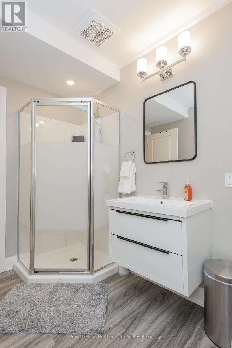 106 RIVERSIDE DRIVE - 38
