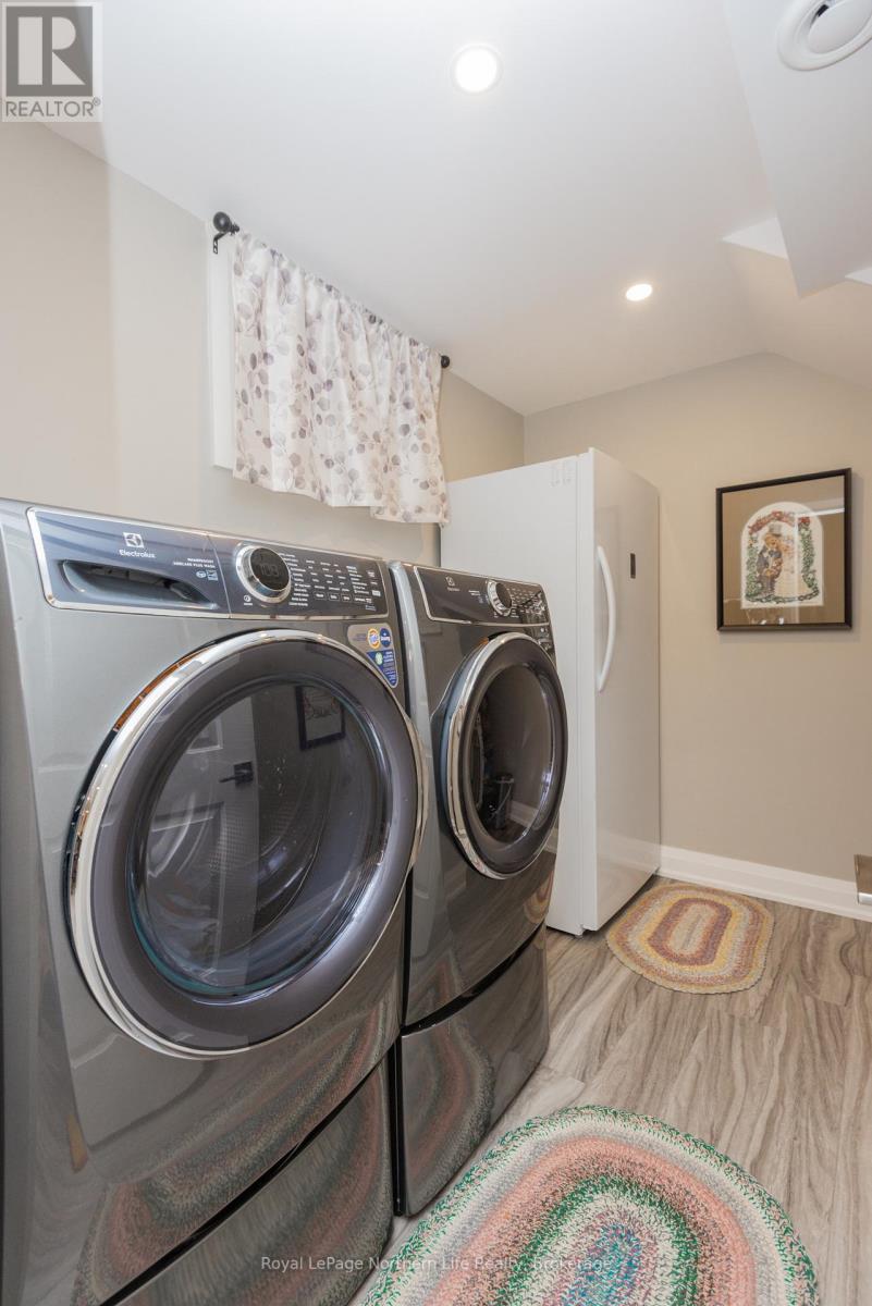 106 RIVERSIDE DRIVE - 39