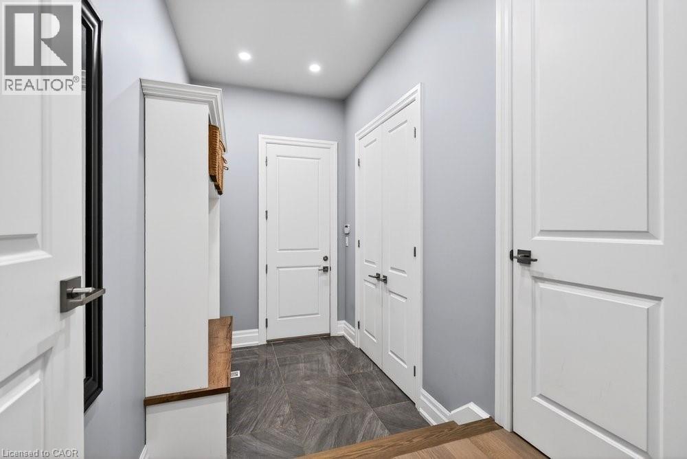 647 CEDAR Avenue - 22