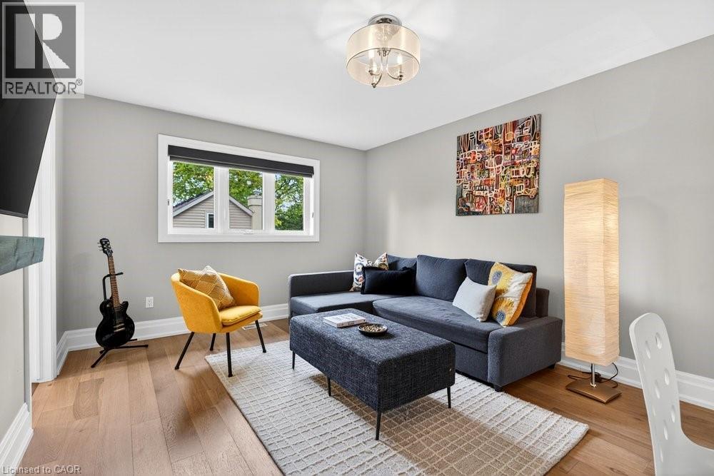 647 CEDAR Avenue - 33