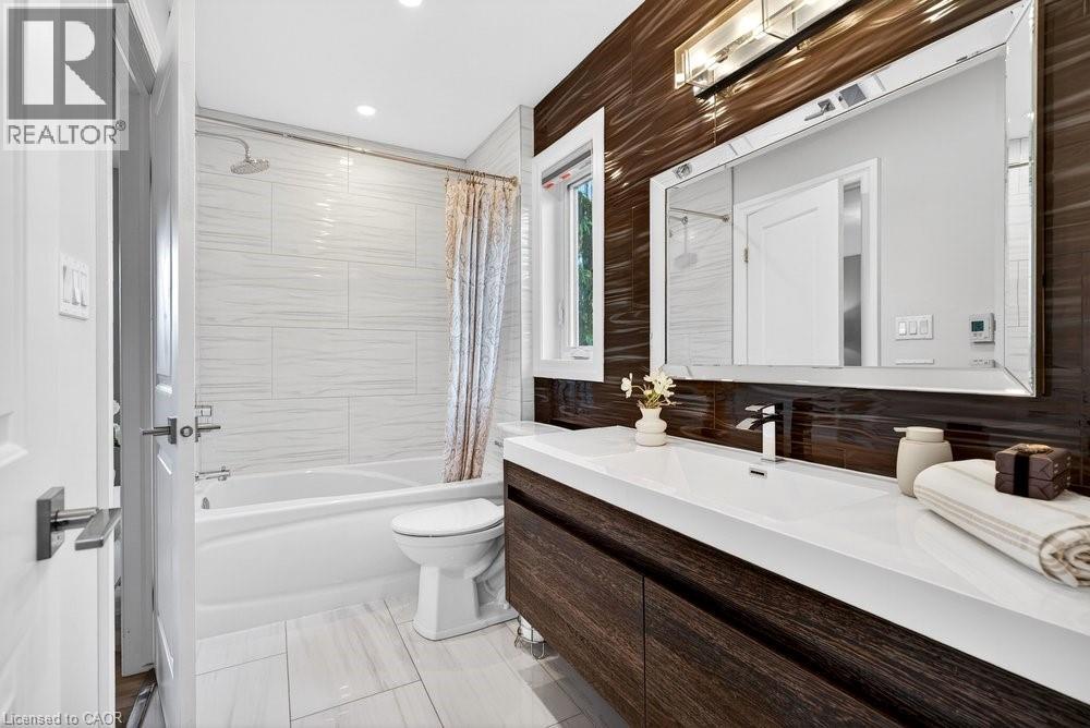 647 CEDAR Avenue - 35