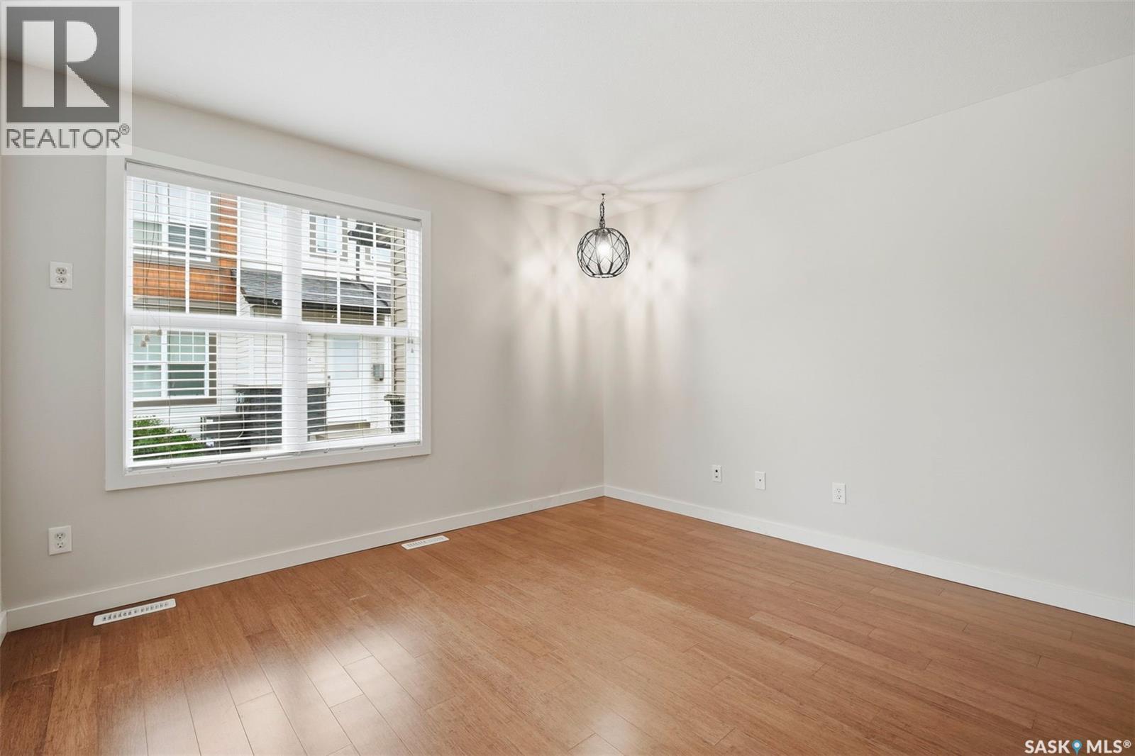 409 1015 Patrick CRESCENT — photo 6