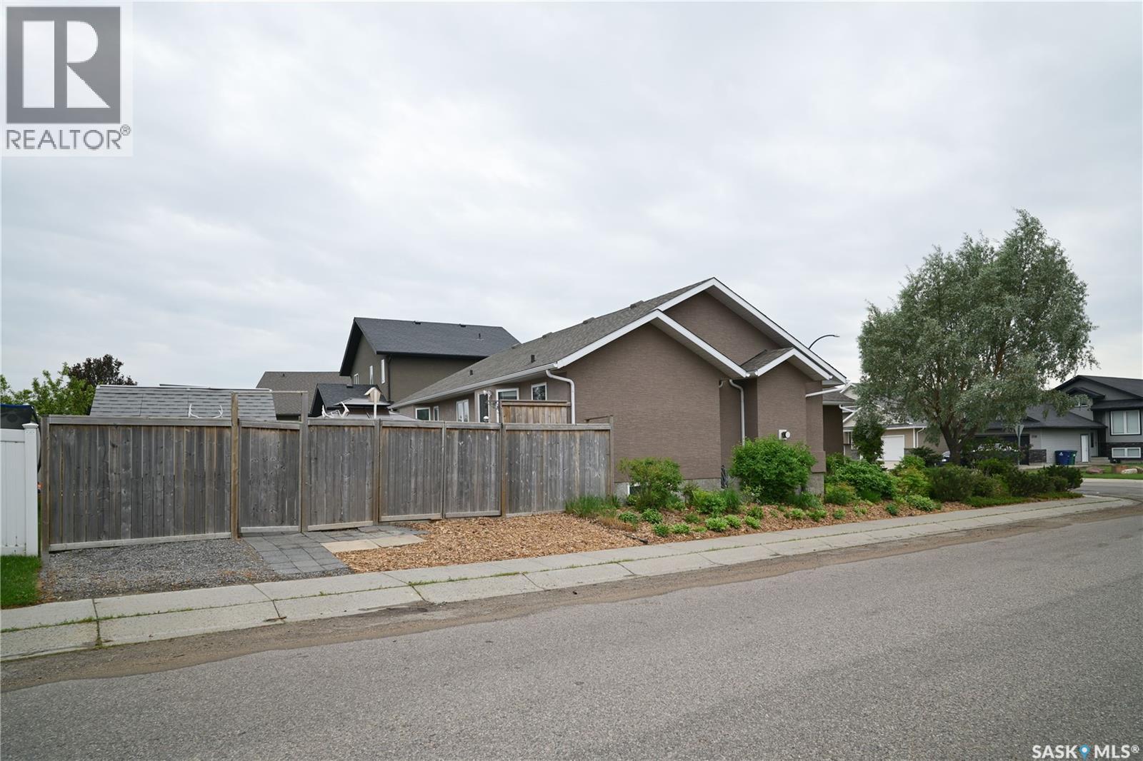 319 Stefaniuk CRESCENT — photo 45
