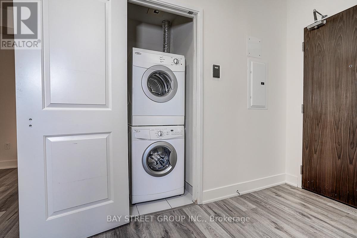 #308 88 SHEPPARD AVENUE E - 25