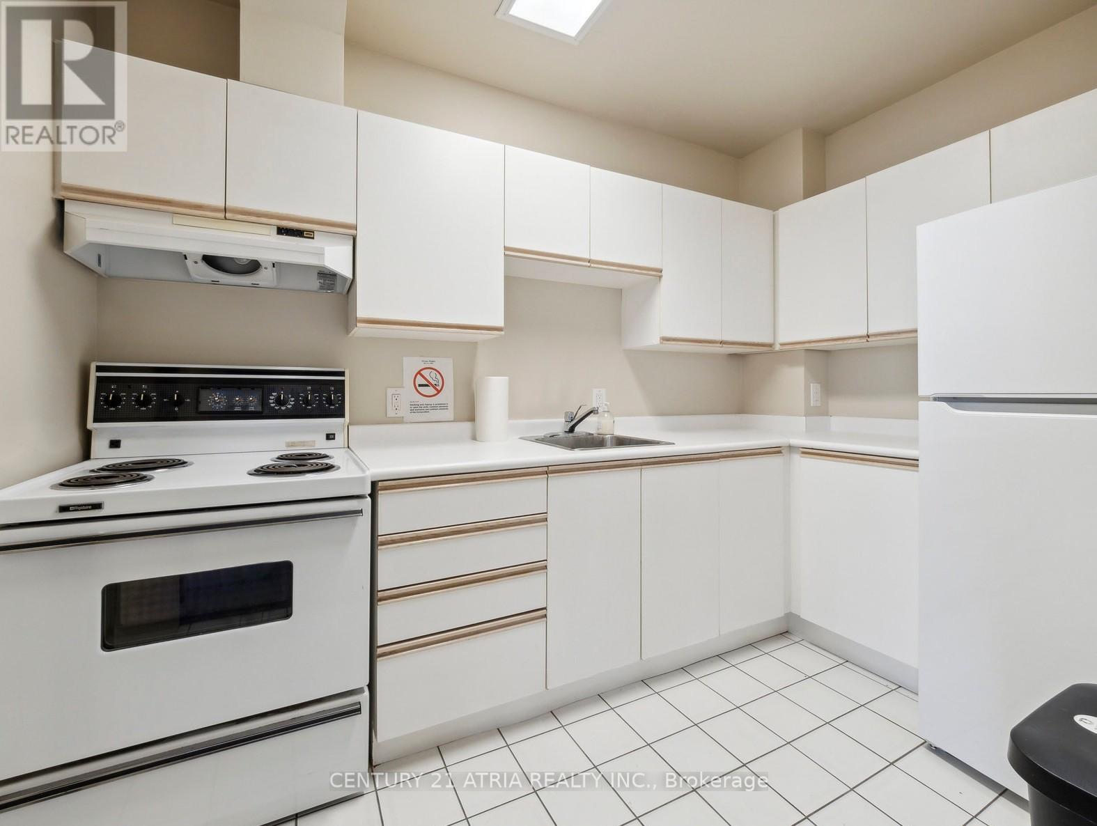 #310 897 SHEPPARD AVENUE - 32