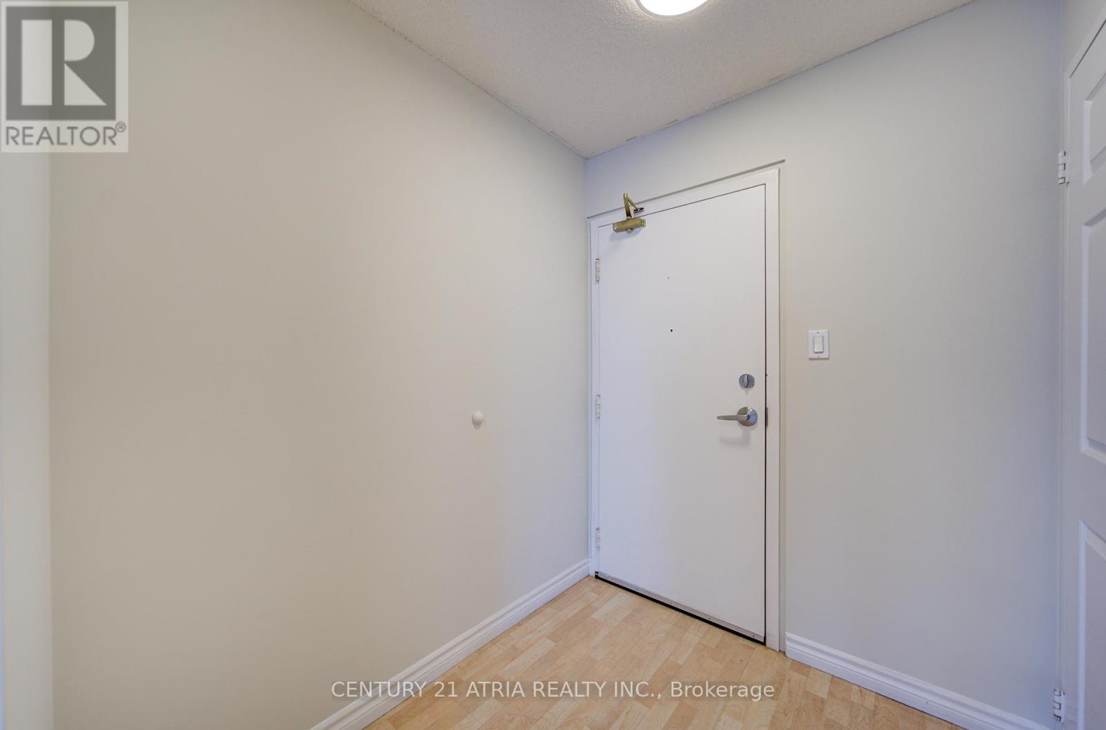 #310 897 SHEPPARD AVENUE - 5