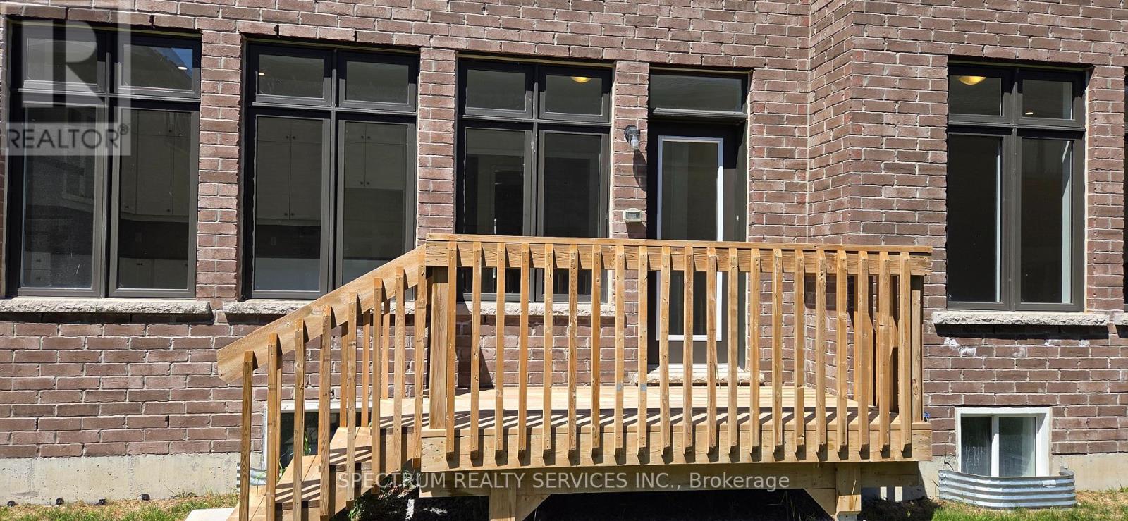 21 LORRAIN HAND CRESCENT - 11